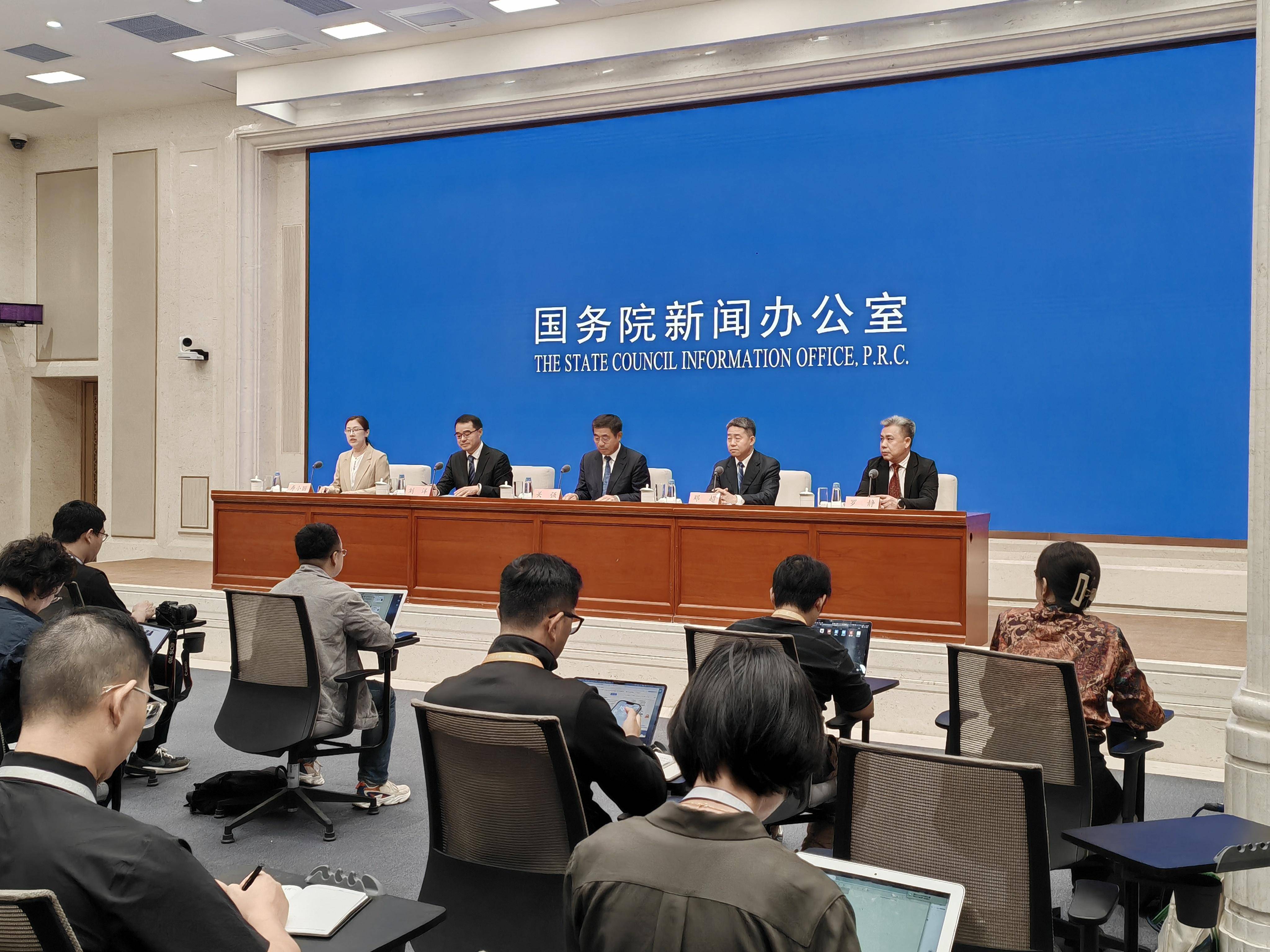荷兰客场战胜白俄罗斯，继续保持领先优势的简单介绍