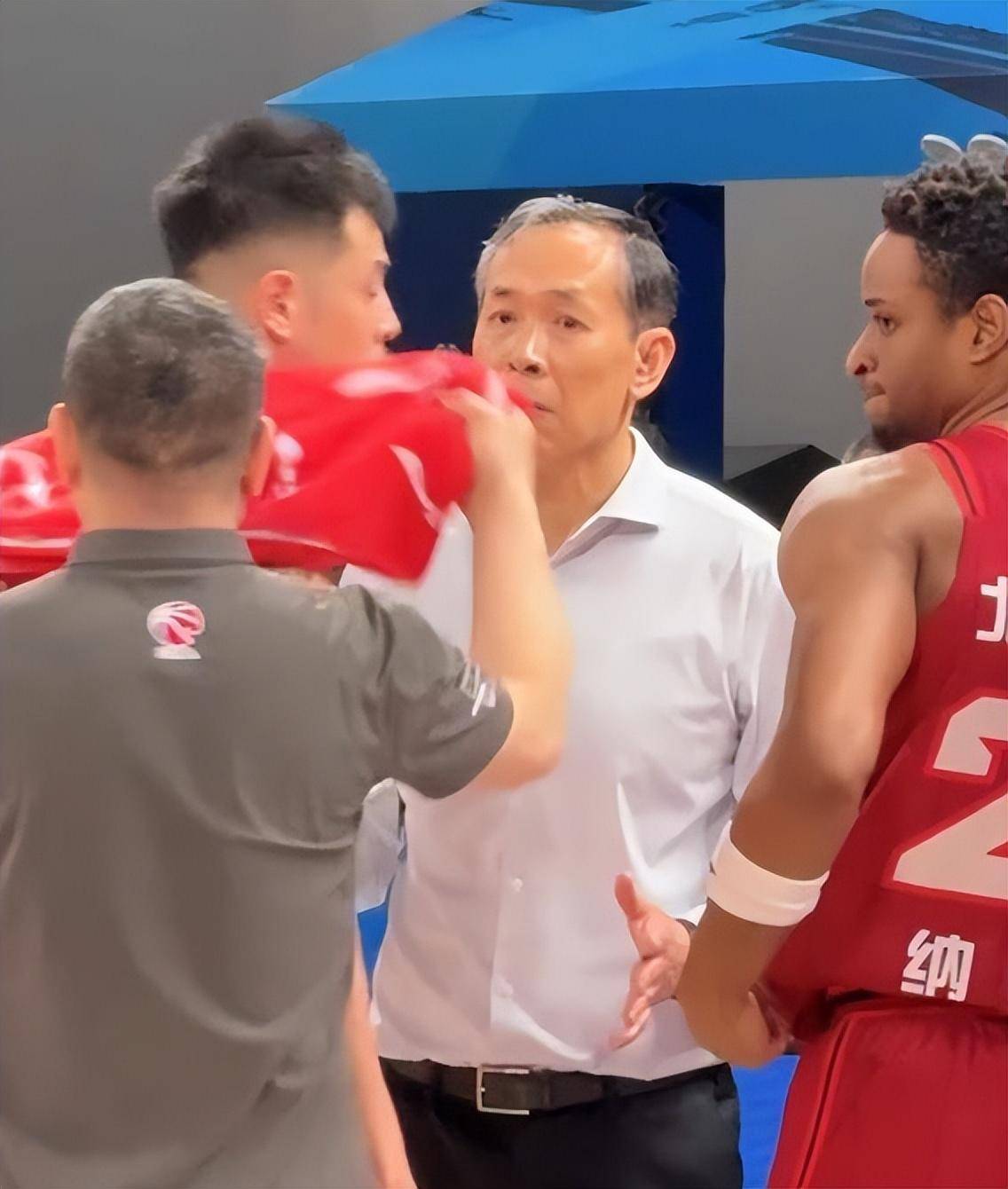 开云体育中国-包含NBA球队主帅因失利被解职,管理层面临挑战的词条