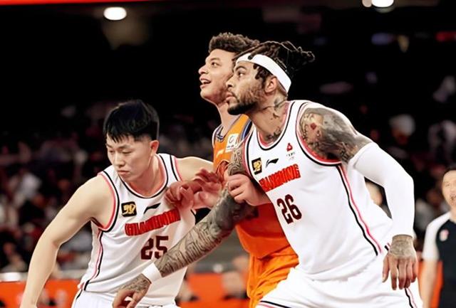 辽粤大战如烽火重燃,两队的较量引发球迷激烈争议!的简单介绍 辽粤大战如烽火重燃,两队的较量引发球迷激烈争议!的简单介绍