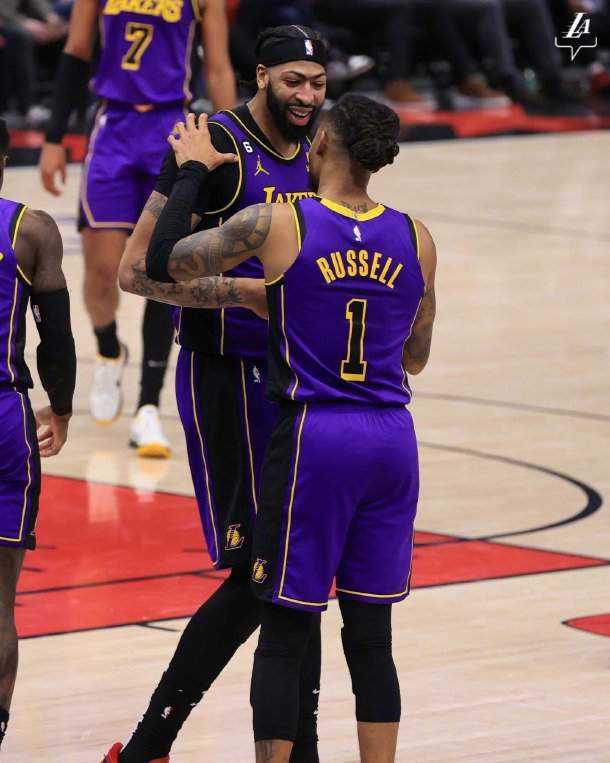 雄鹿堡球员集体爆发，大胜对手