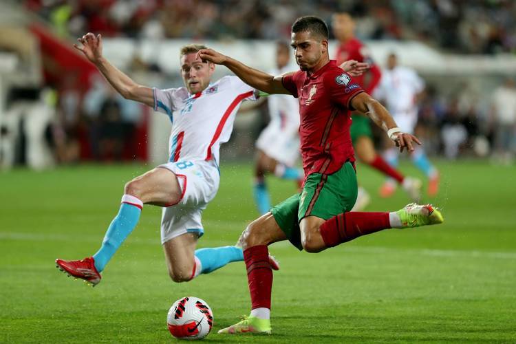 开云体育APP下载-欧国联比赛中球队整体优势强劲，反复反复进击的简单介绍