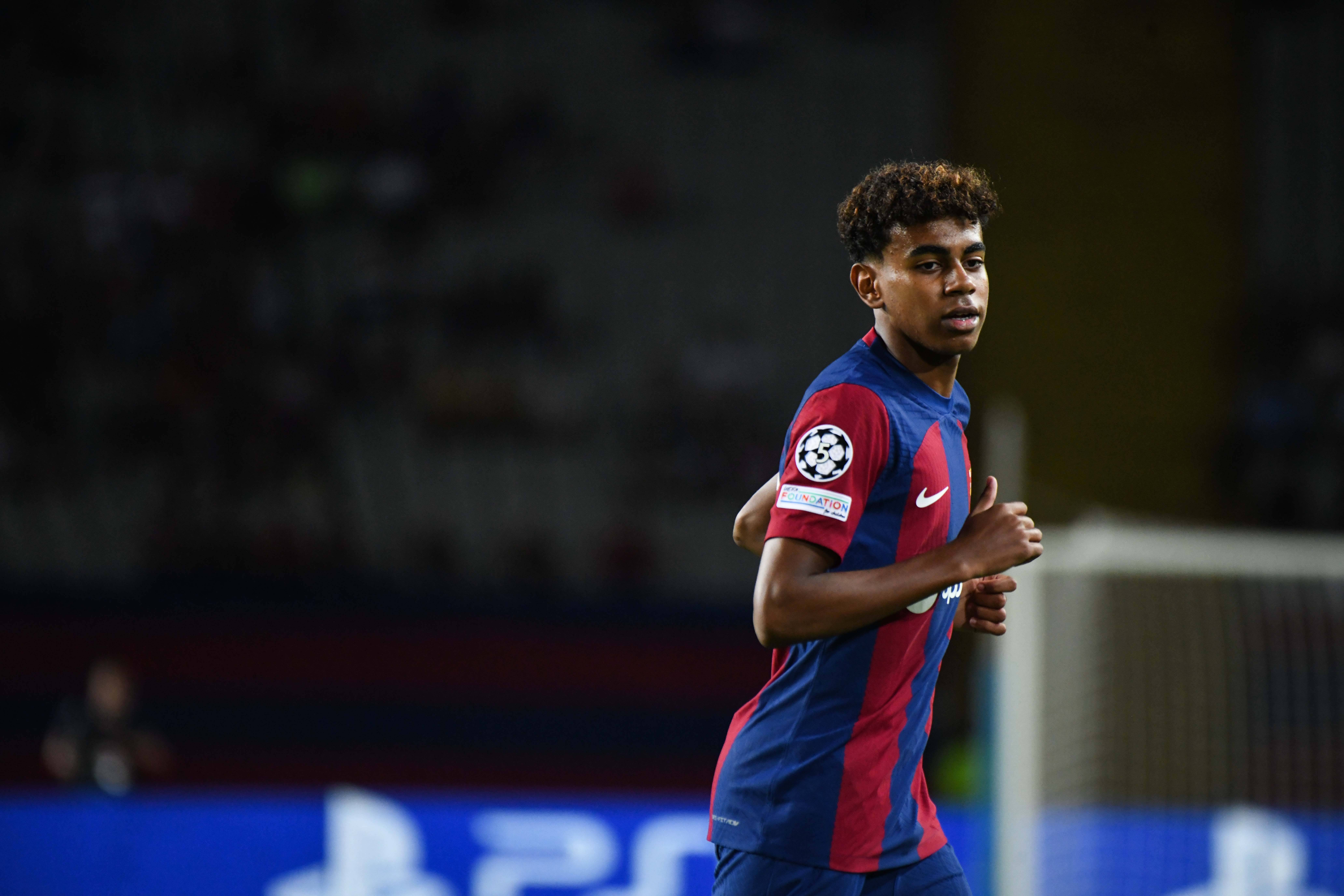 关于足球赛场上黑马表现突出，引发行业热议的信息