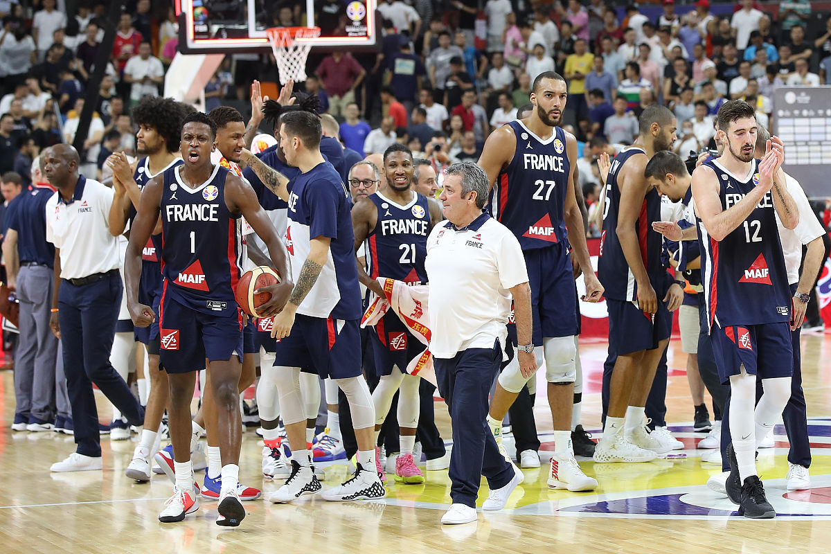 尼克斯主场不敌步行者，波尔津吉斯分篮板的简单介绍