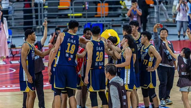 开云体育官网-包含竞技场上，顶级选手激烈对决，胜负难分的词条