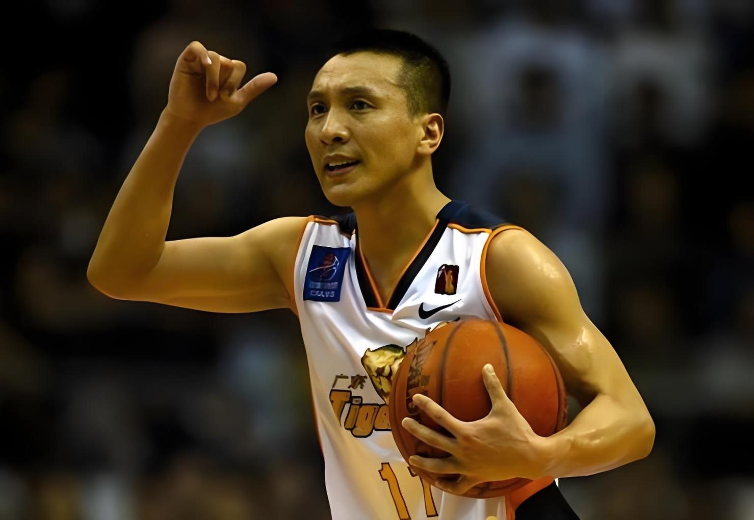 人队状况堪忧,中锋再陷伤病困扰 人队状况堪忧,中锋再陷伤病困扰