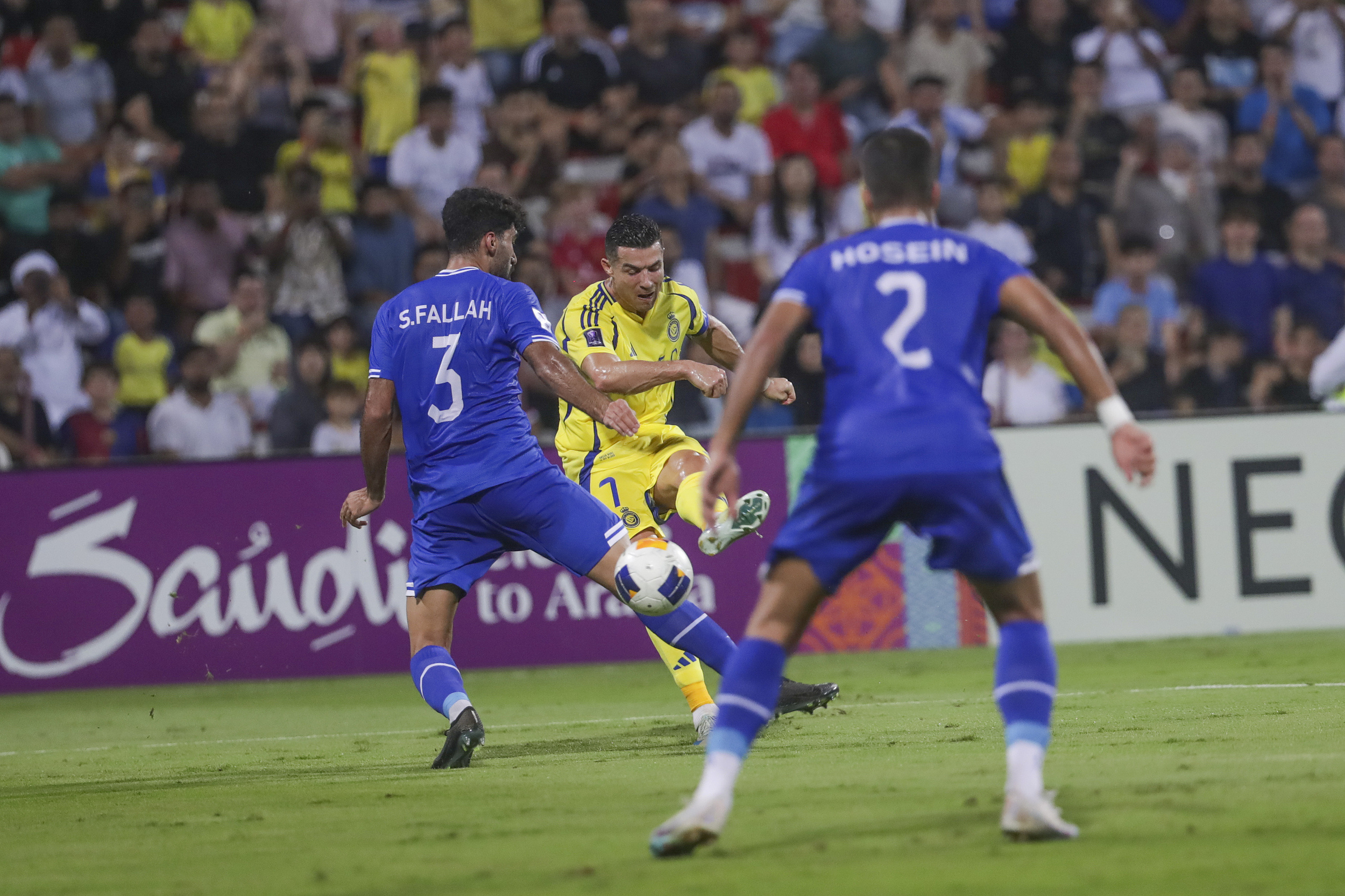 开云体育-小组赛德甲：内马尔不敌C罗，关键一战