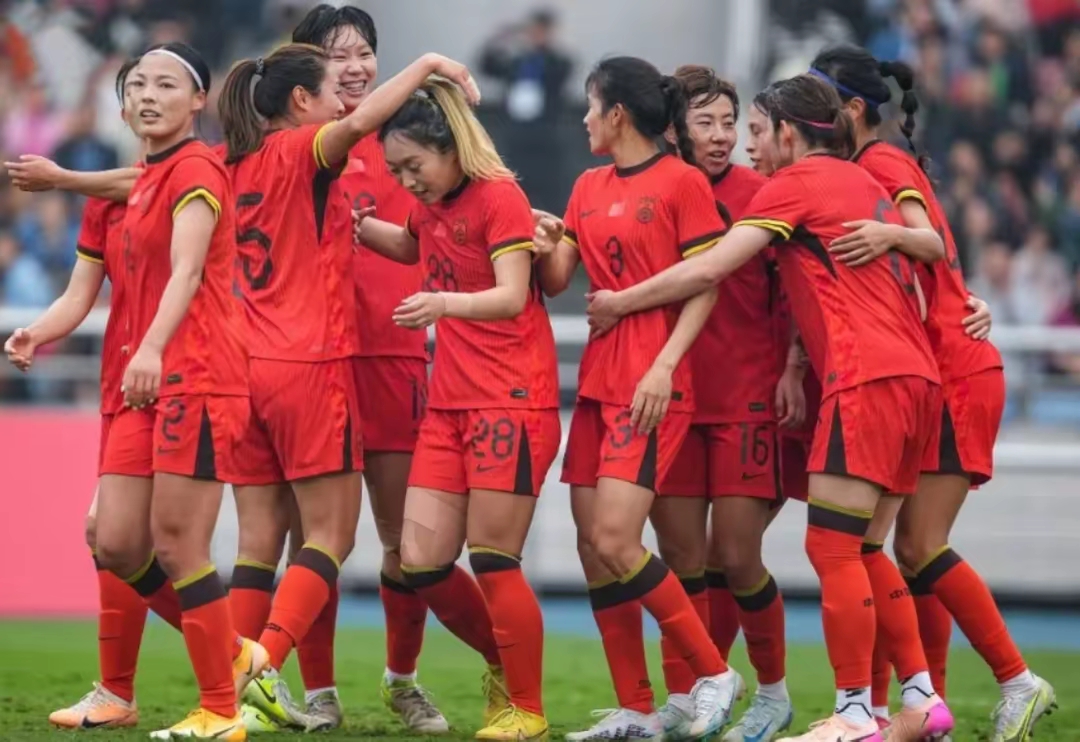 包含女足球队实力超群,凭借团队合作获胜的词条 包含女足球队实力超群,凭借团队合作获胜的词条