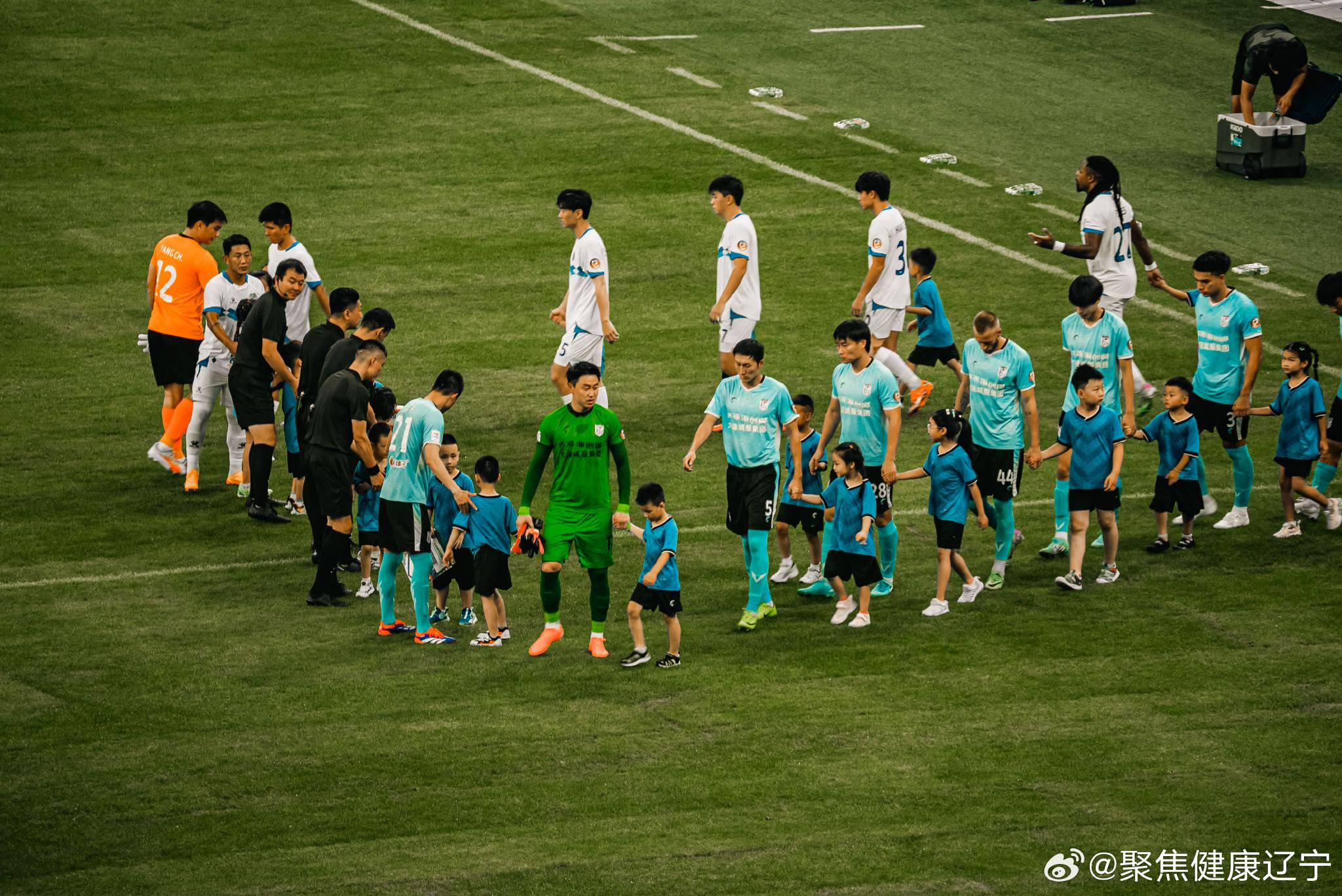 开云体育中国-包含中国足球职业赛事各路明星齐聚一堂，球场风云再掀巅峰的词条