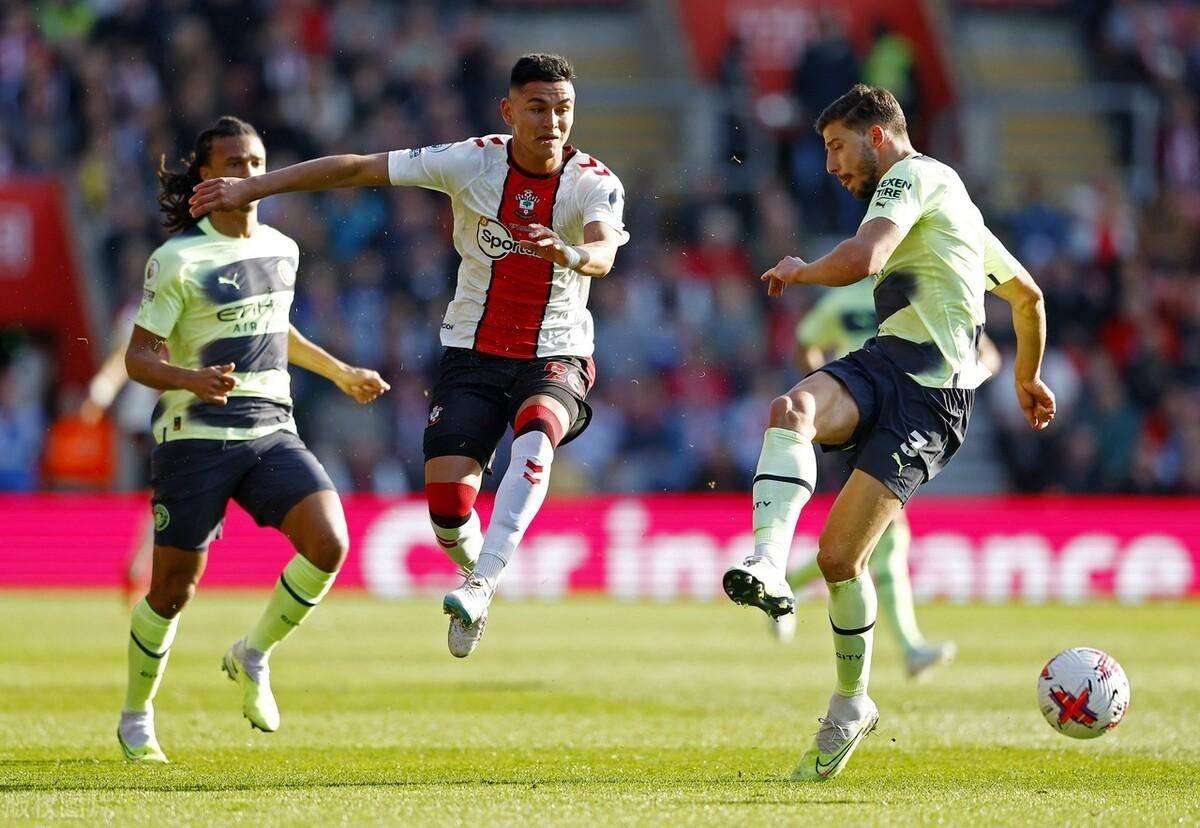 莱斯特城战平停颓局,积分榜位置保持稳固 莱斯特城战平停颓局,积分榜位置保持稳固