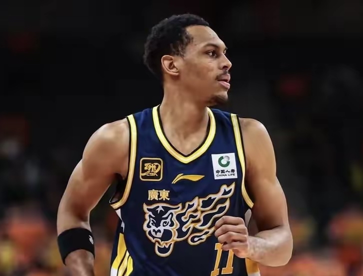 篮球自信表现突出,球队全力准备 篮球自信表现突出,球队全力准备