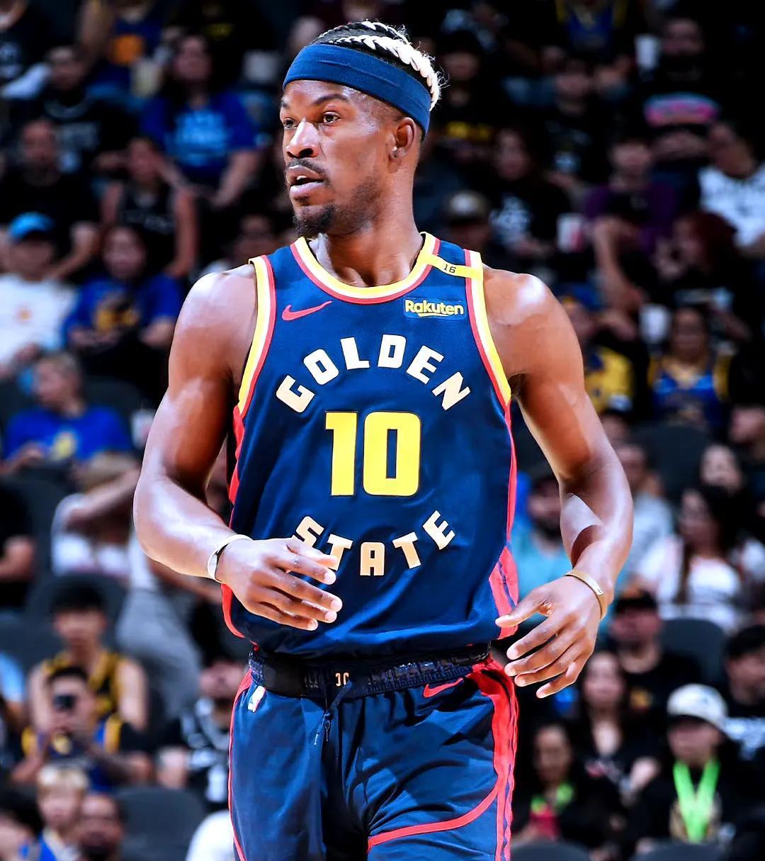 勇士主场力克马刺,取得六连胜 勇士主场力克马刺,取得六连胜