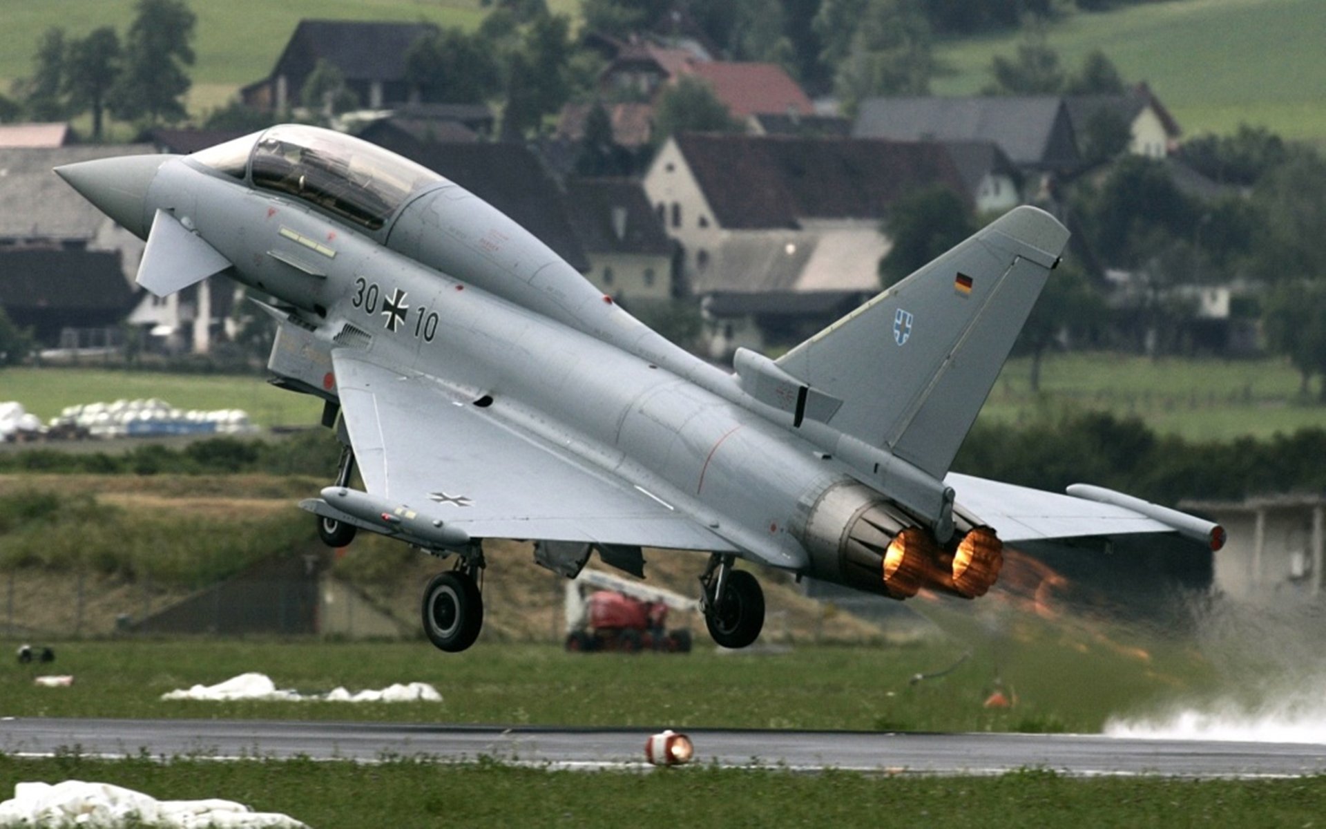 郁金香绽放压倒战车，荷兰强势战术击溃德国，欧冠淘汰赛迎来新格局