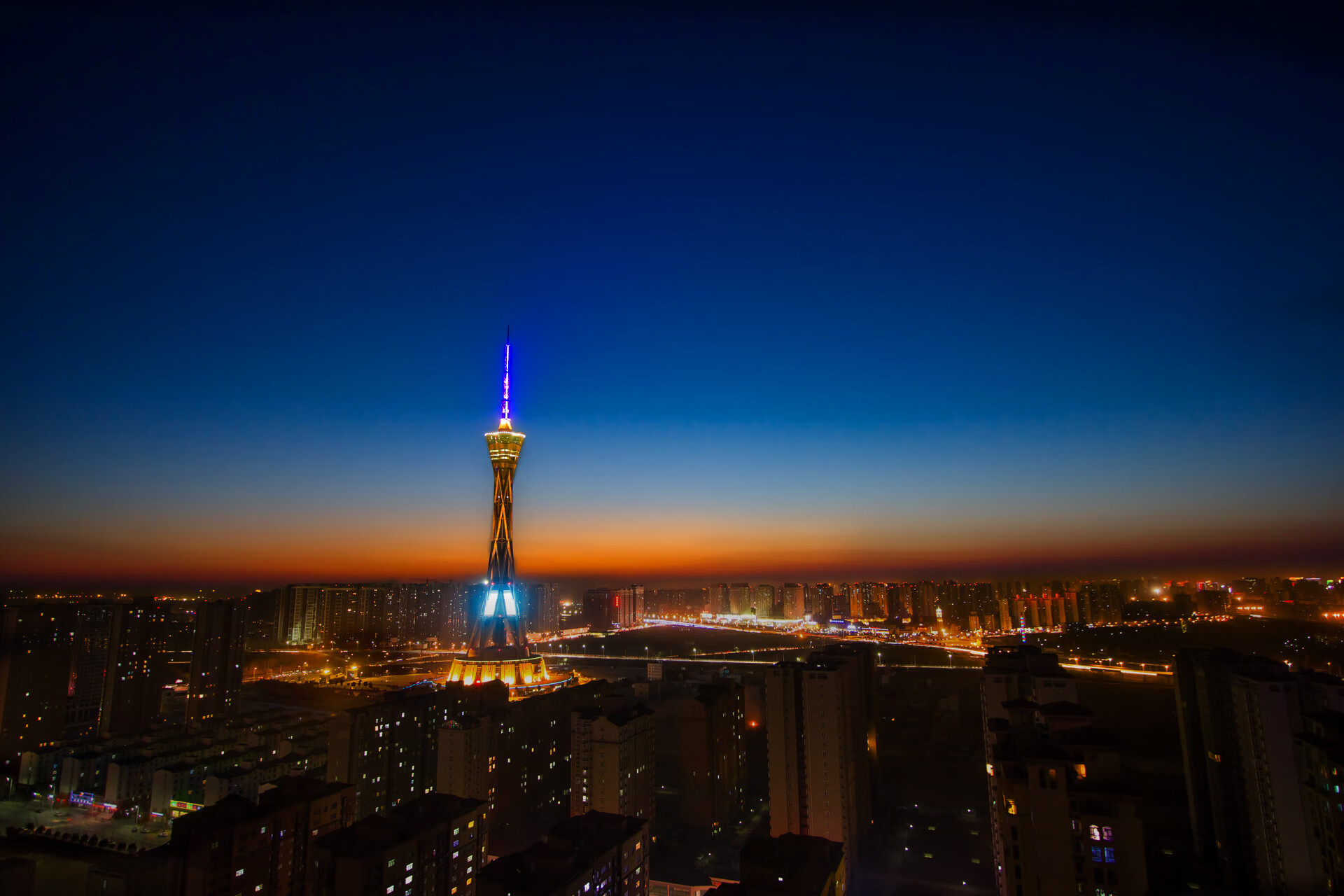 开云官网-南美恩怨绿茵对决，奥亚尔萨瓦尔一剑封喉用实力正名